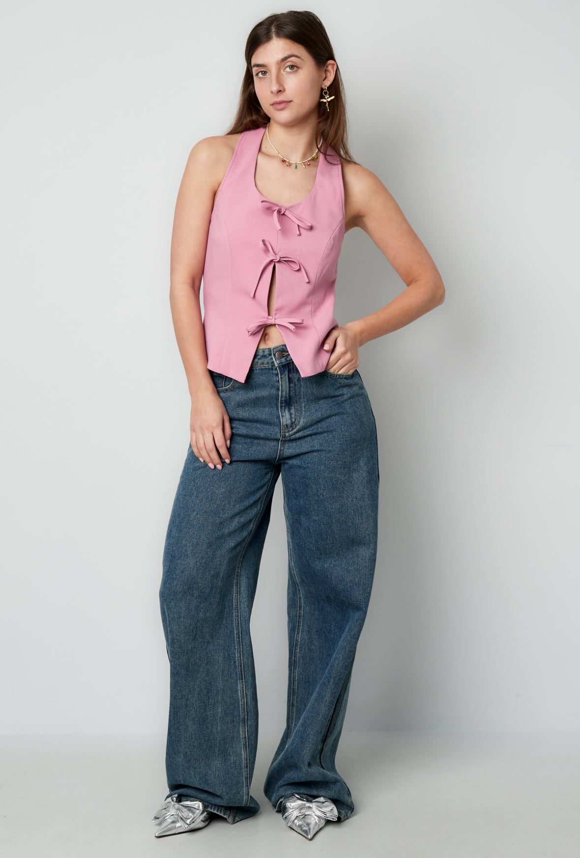 Bow sleeveless top