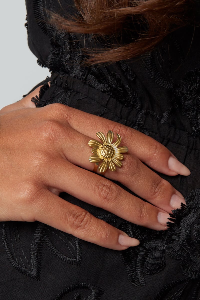 happy daisy ring