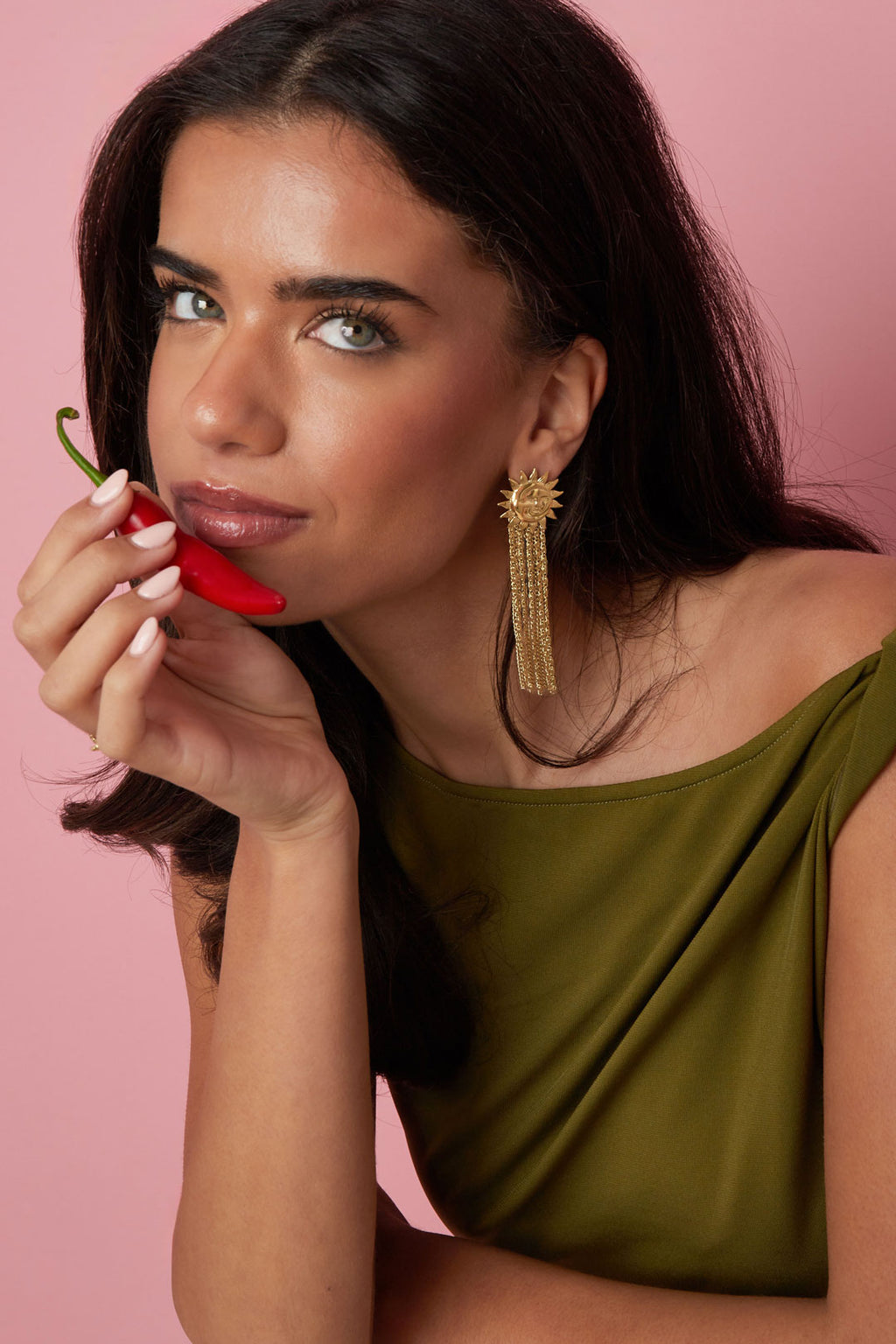 Oorbellen van roestvrij staal met hangertjes in de vorm van een zonnetje, casual, dagelijks en eenvoudig, uit de dames sieradenserie.