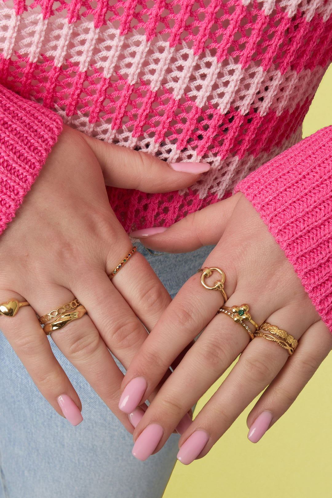 Minimalistische ringen van roestvrij staal met bloemmotief, eenvoudige en alledaagse serie voor dames.