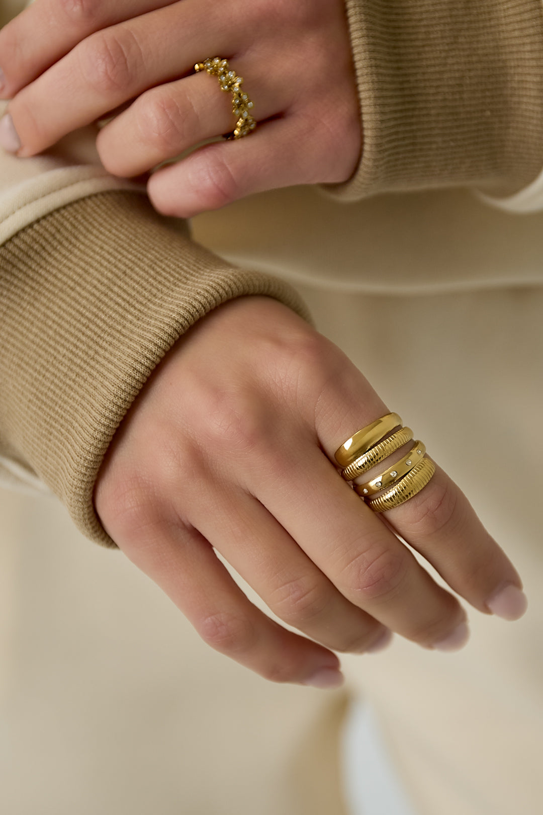 Gelaagde ring met streepjes design