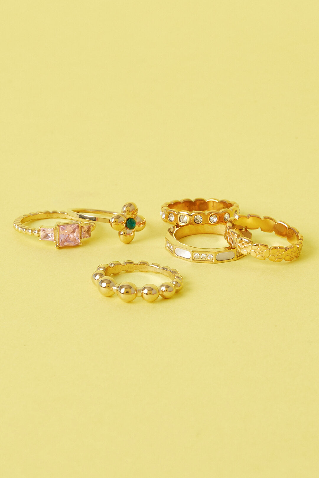 Statement ring met klaver en steentje